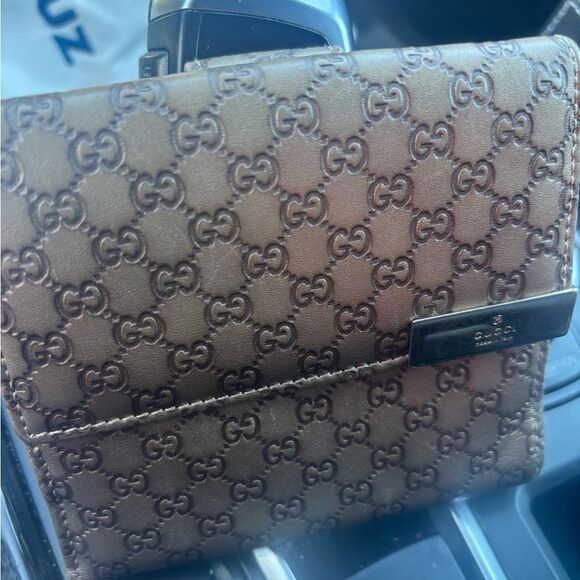 Vintage GUCCI W Hook Purse made from Gutchishima leather with a dust bag. - Picture 2 of 10